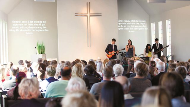 Dobbel feiring i Lillesand Frikirke 